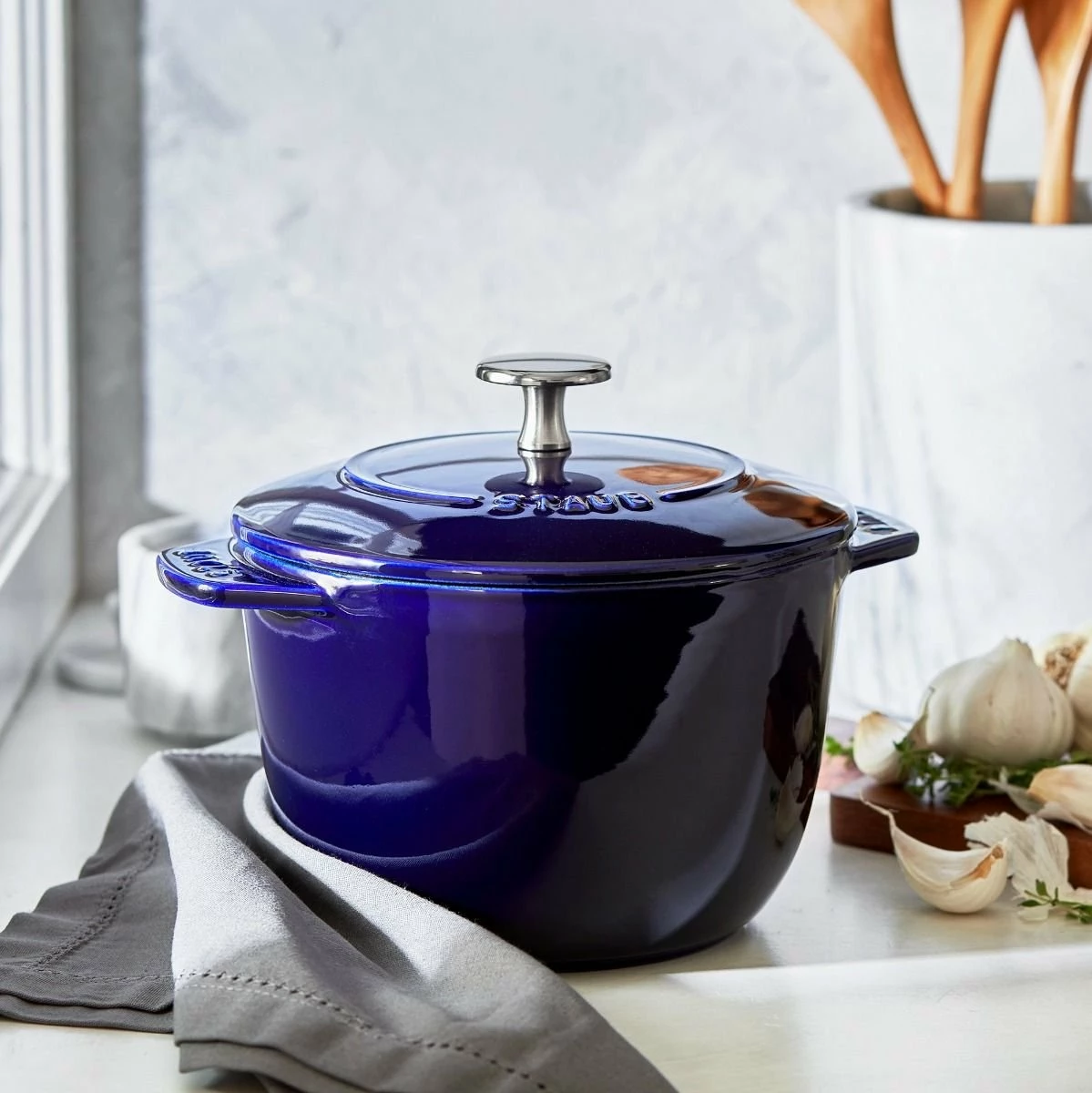 Staub 1.5 Qt. Petite French Oven | Dark Blue 6 Staub 1.5 Qt. Petite French Oven | Dark Blue - Image 6