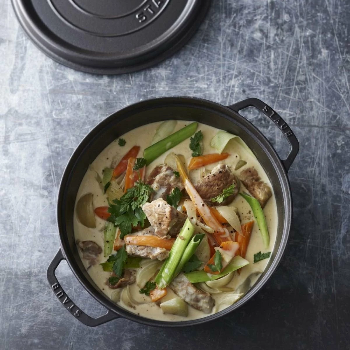 Staub 7 Qt. Round Cocotte/Dutch Oven | Matte Black 4 Staub 7 Qt. Round Cocotte/Dutch Oven | Matte Black - Image 4