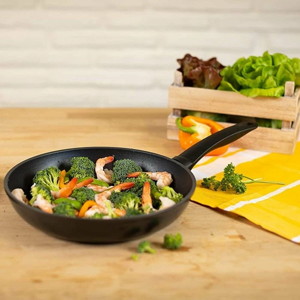 Kuhn Rikon Easy Induction Non-Stick 2-Piece Frying Pan Set | 9.5" & 11" 4 Kuhn Rikon Easy Induction Non-Stick 2-Piece Frying Pan Set | 9.5" & 11" - Image 4