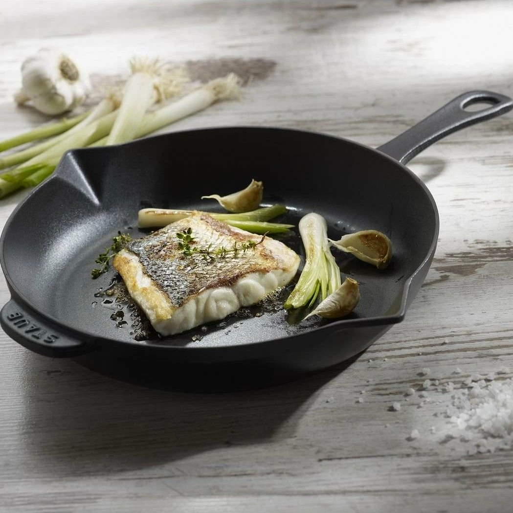 Staub 10" Frying Pan | Matte Black 2 Staub 10" Frying Pan | Matte Black - Image 2