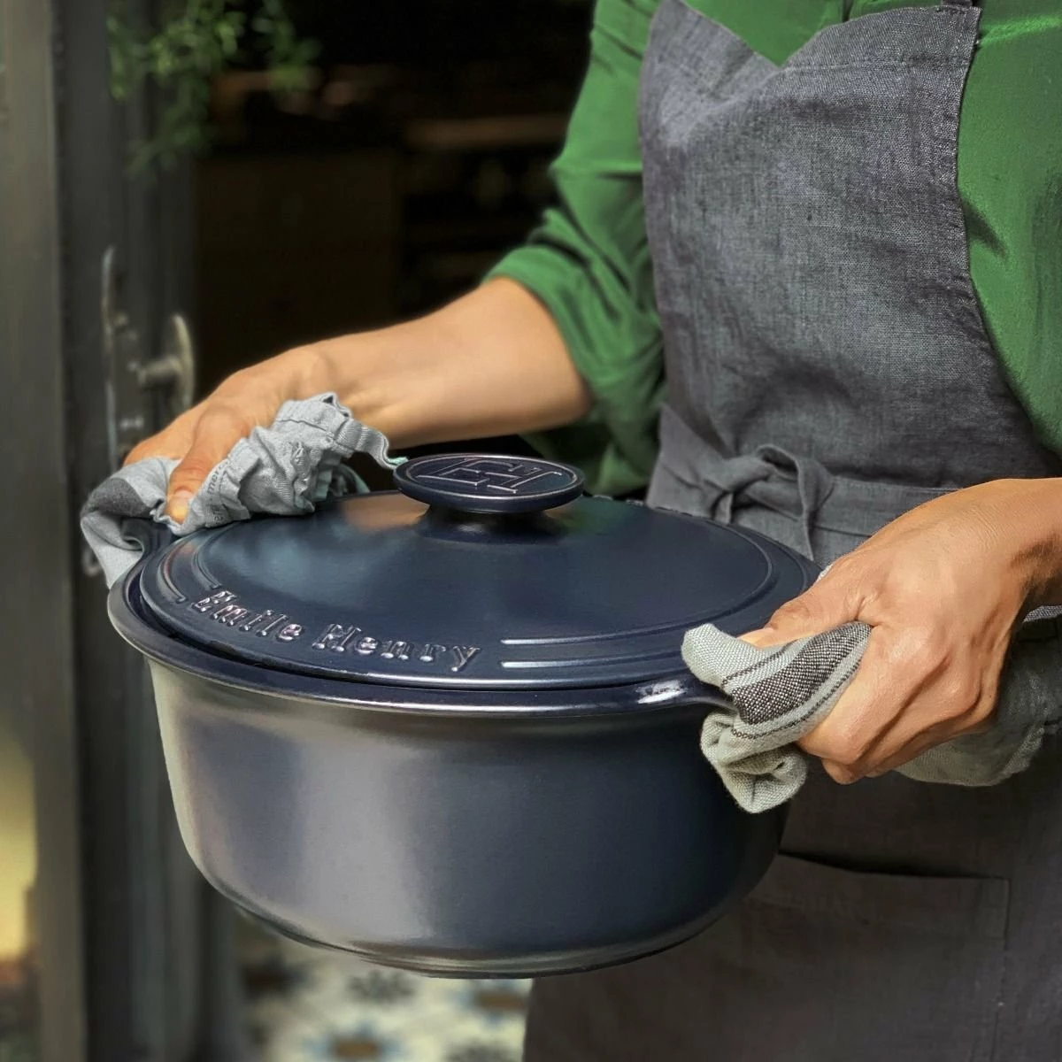 Emile Henry 7.5-Quart Sublime Stewpot | Indigo 4 Emile Henry 7.5-Quart Sublime Stewpot | Indigo - Image 4
