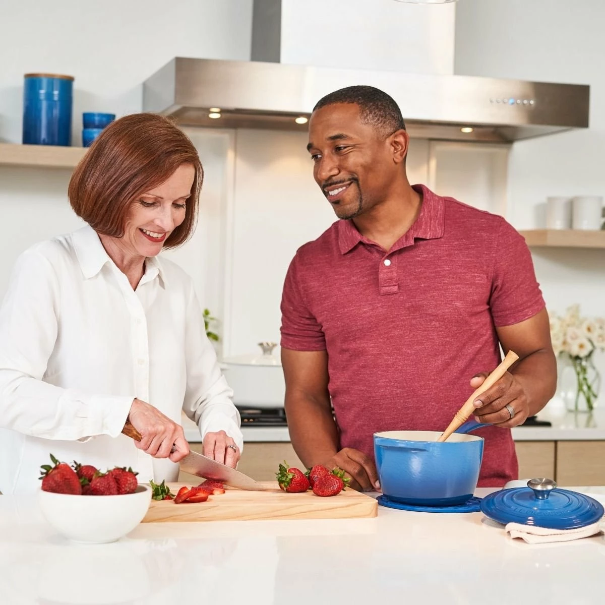 Le Creuset 2.25 Qt. Signature Enameled Cast Iron Saucepan With Stainless Steel Knob | Marseille Blue 2 Le Creuset 2.25 Qt. Signature Enameled Cast Iron Saucepan With Stainless Steel Knob | Marseille Blue - Image 2