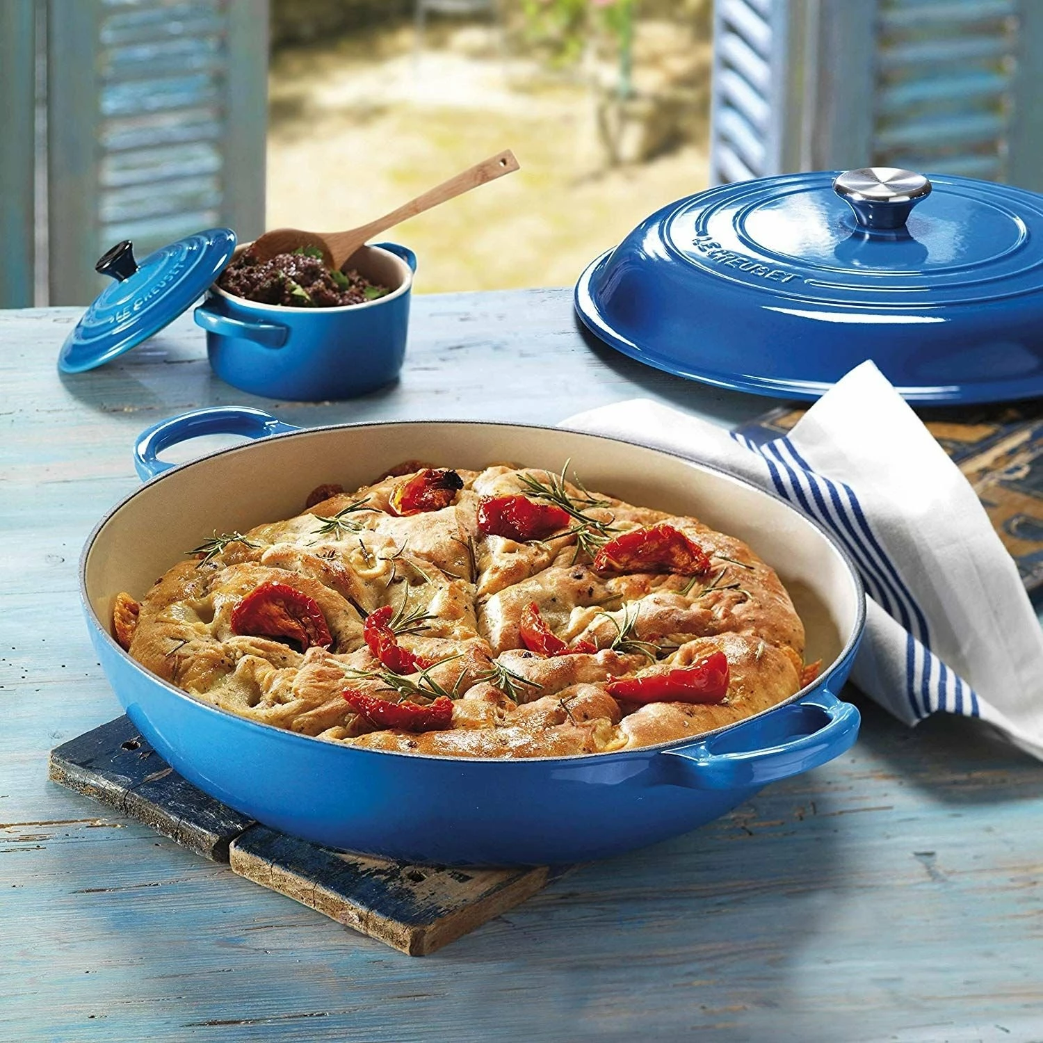 Le Creuset 2.25 Qt. Signature Enameled Cast Iron Braiser With Stainless Steel Knob | Marseille Blue 4 Le Creuset 2.25 Qt. Signature Enameled Cast Iron Braiser With Stainless Steel Knob | Marseille Blue - Image 4