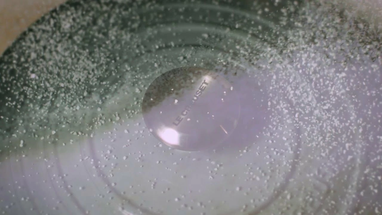 Le Creuset 7.25 Qt. Round Signature Dutch Oven With Stainless Steel Knob | Sea Salt 7 Le Creuset 7.25 Qt. Round Signature Dutch Oven With Stainless Steel Knob | Sea Salt - Image 7