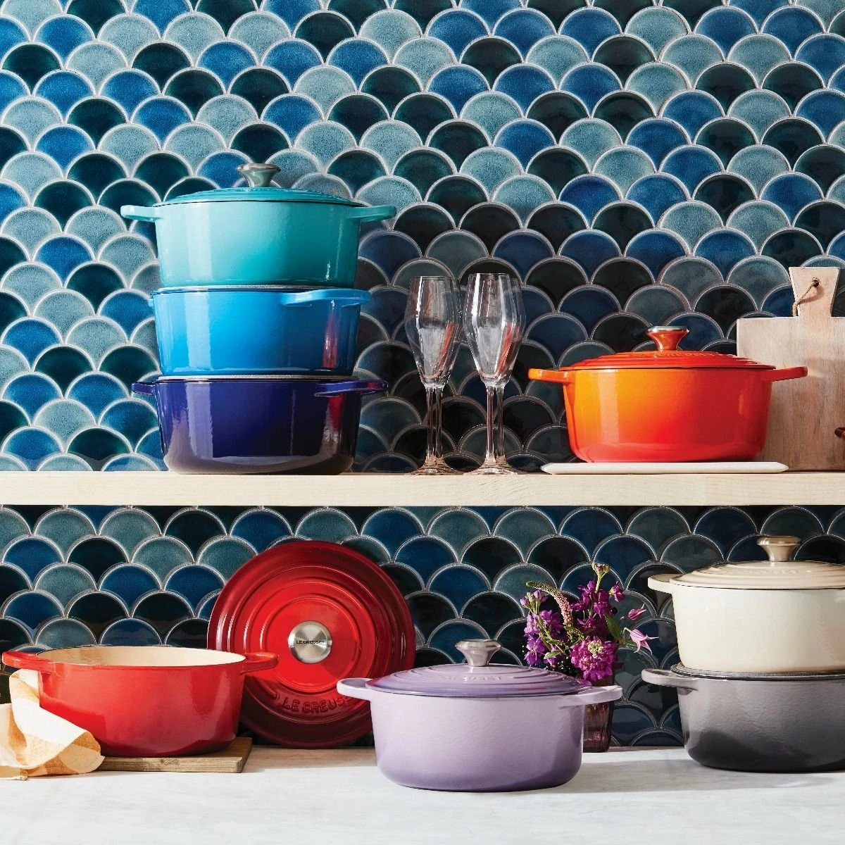 Le Creuset 5.5 Qt. Round Signature Cast Iron Dutch Oven With Stainless Steel Knob | Caribbean Blue 5 Le Creuset 5.5 Qt. Round Signature Cast Iron Dutch Oven With Stainless Steel Knob | Caribbean Blue - Image 5