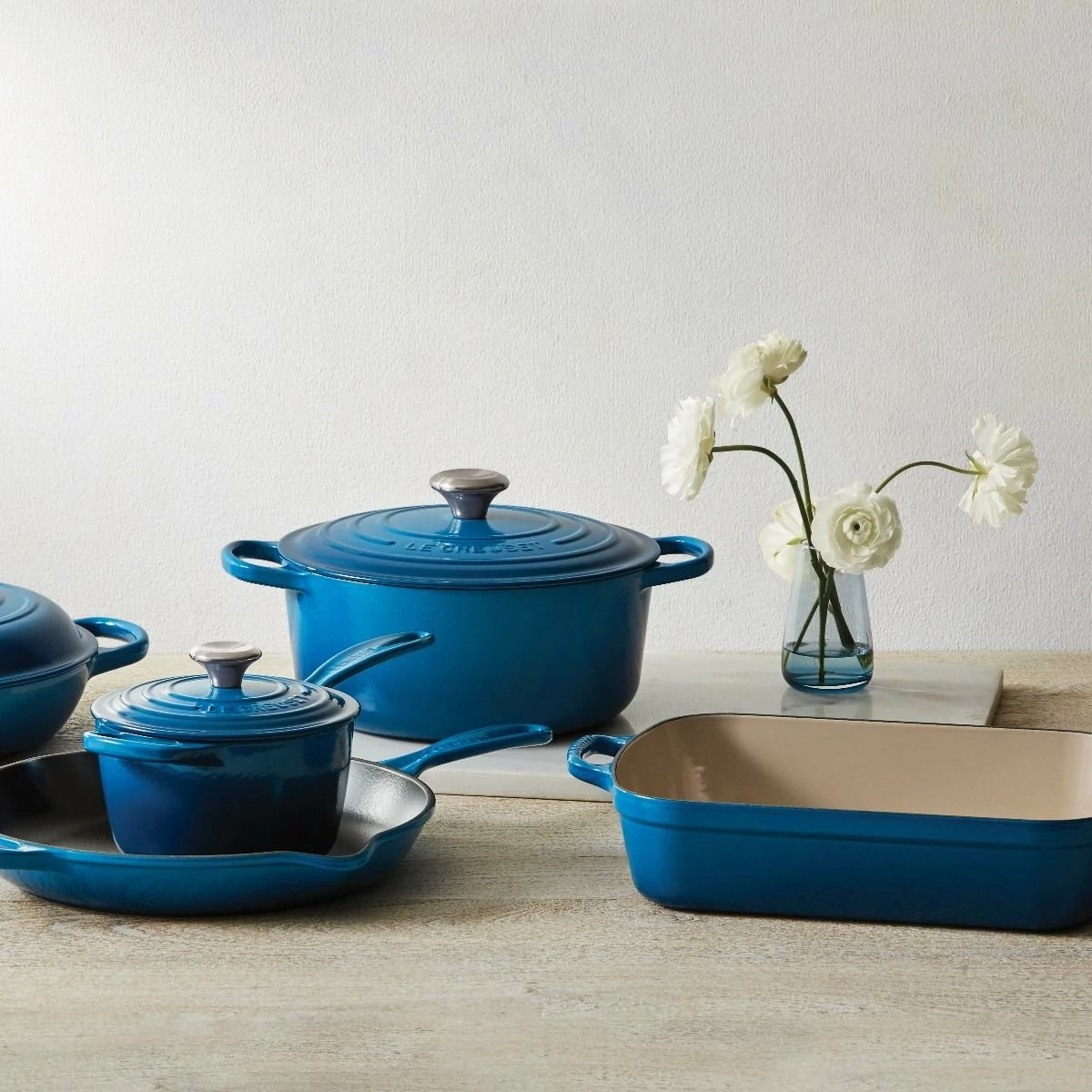 Le Creuset 5.5 Qt. Round Signature Cast Iron Dutch Oven With Stainless Steel Knob | Marseille Blue 5 Le Creuset 5.5 Qt. Round Signature Cast Iron Dutch Oven With Stainless Steel Knob | Marseille Blue - Image 5