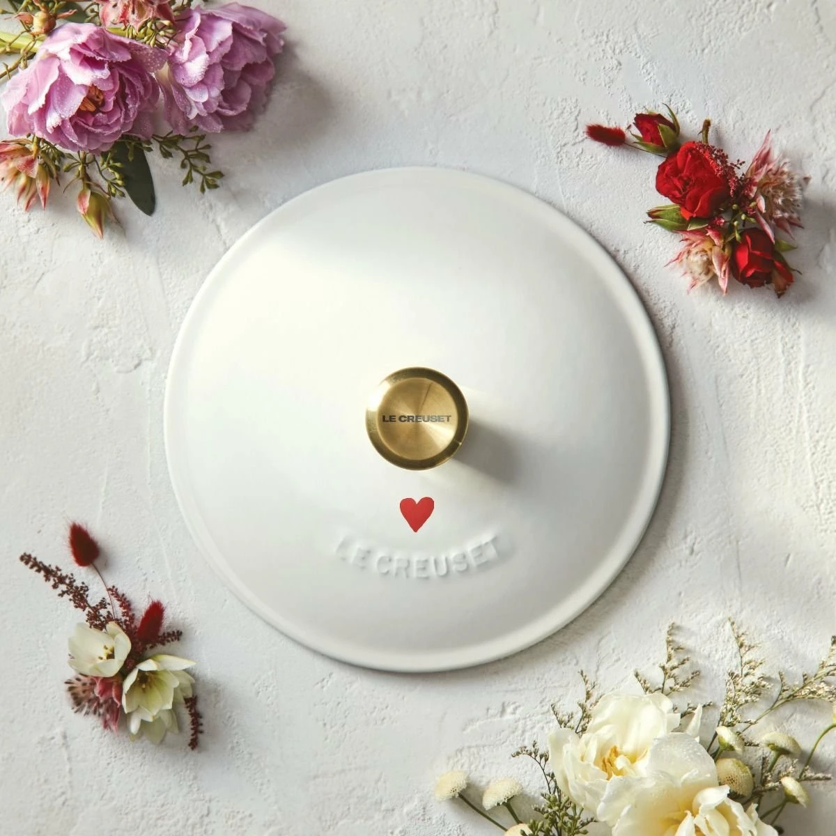 Le Creuset L'Amour 2.75 Qt. Enameled Cast Iron Soup Pot With Gold Knob & Heart Applique | White 6 Le Creuset L'Amour 2.75 Qt. Enameled Cast Iron Soup Pot With Gold Knob & Heart Applique | White - Image 6