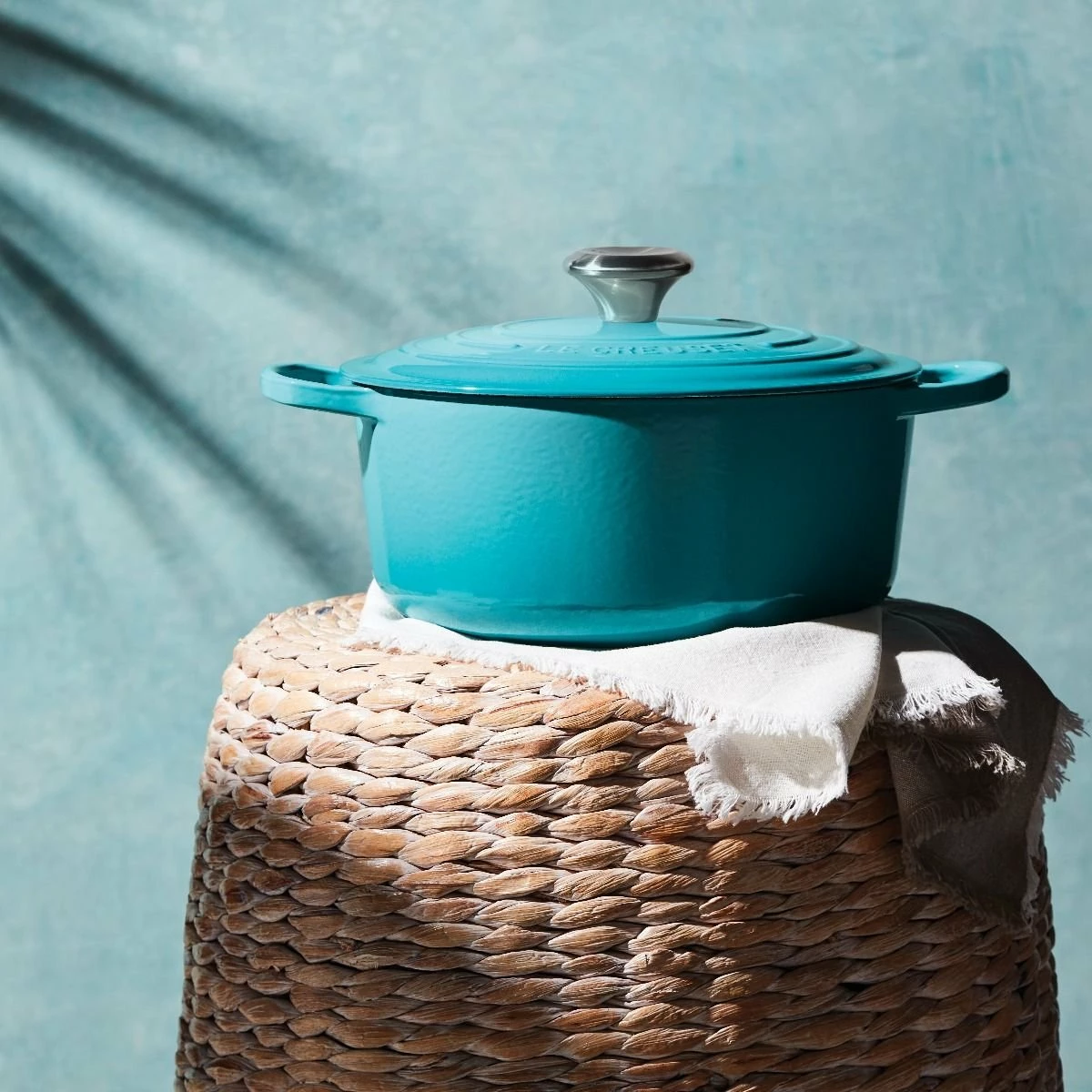Le Creuset 5.5 Qt. Round Signature Cast Iron Dutch Oven With Stainless Steel Knob | Caribbean Blue 6 Le Creuset 5.5 Qt. Round Signature Cast Iron Dutch Oven With Stainless Steel Knob | Caribbean Blue - Image 6