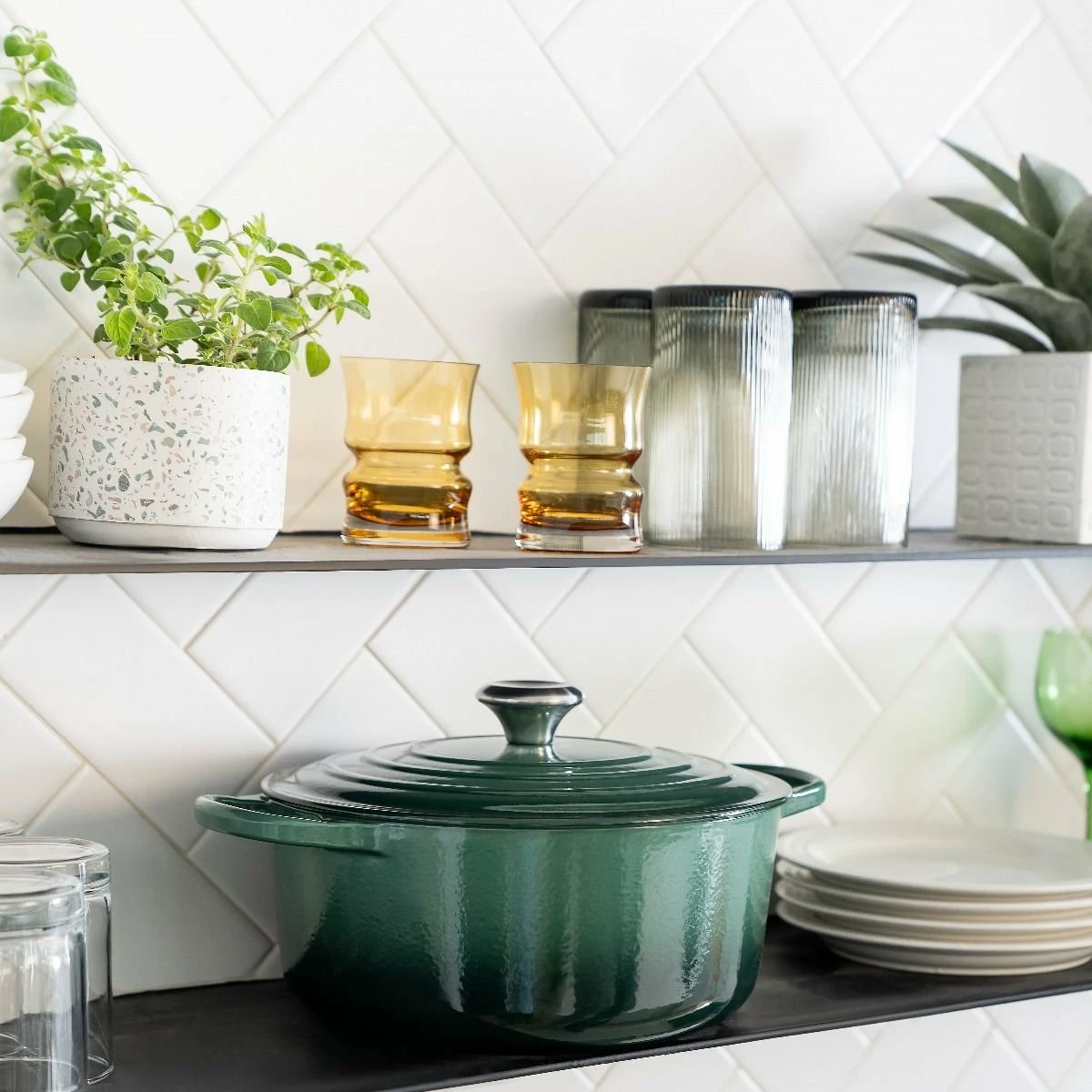 Le Creuset 5.5 Qt. Round Signature Dutch Oven With Stainless Steel Knob | Artichaut 5 Le Creuset 5.5 Qt. Round Signature Dutch Oven With Stainless Steel Knob | Artichaut - Image 5