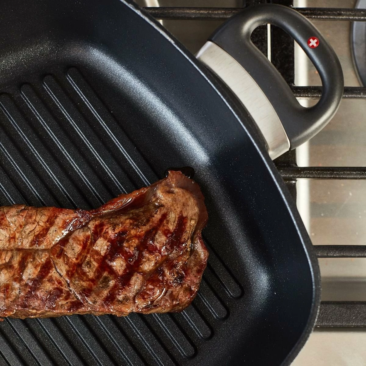 Swiss Diamond | HD Deep Square Grill Pan - 11" X 11" 5 Swiss Diamond | HD Deep Square Grill Pan - 11" X 11" - Image 5