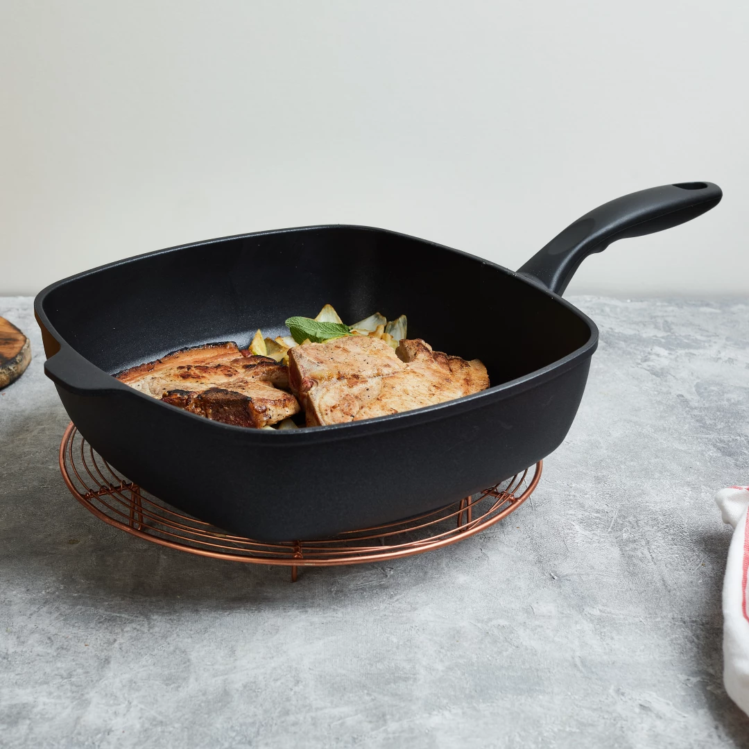 Swiss Diamond | XD Square Sauté Pan With Lid - 11" X 11" (5.3 Qt.) 5 Swiss Diamond | XD Square Sauté Pan With Lid - 11" X 11" (5.3 Qt.) - Image 5